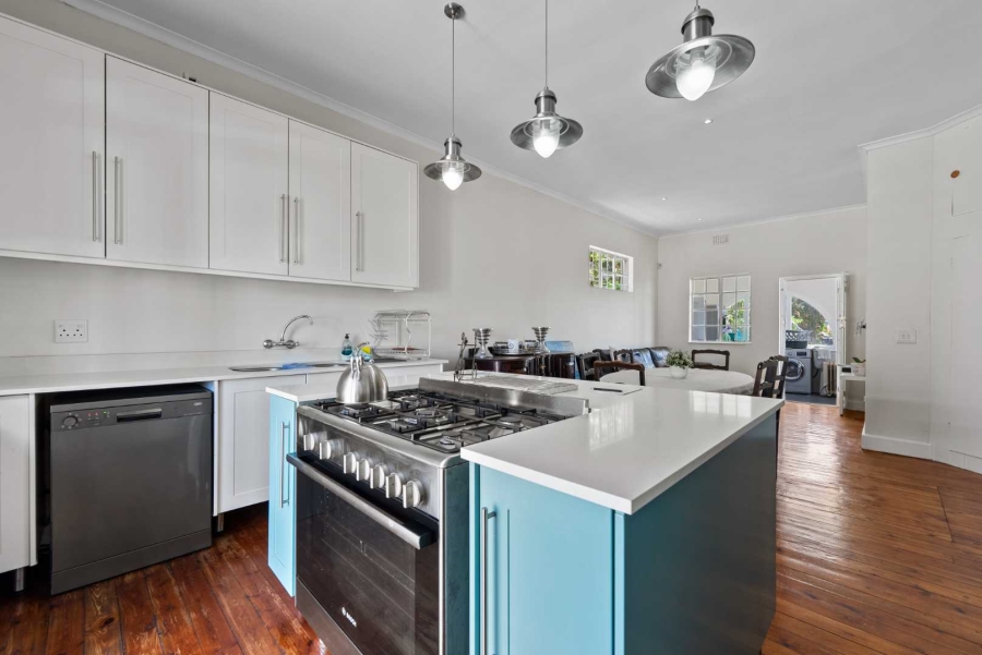 5 Bedroom Property for Sale in Green Point Western Cape